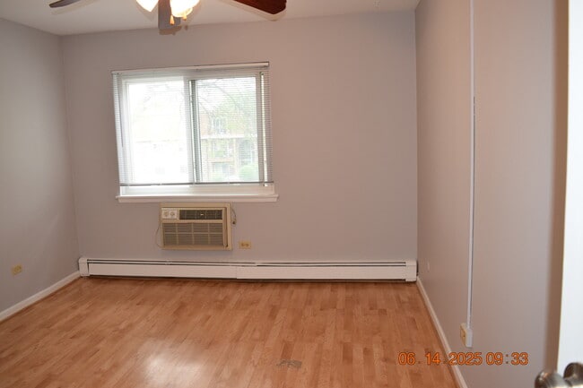 Building Photo - 1180 Meadow Ln