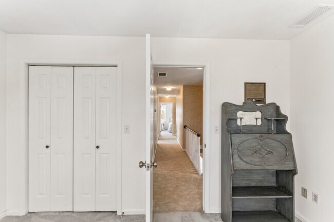 Building Photo - 23 Westview Dr