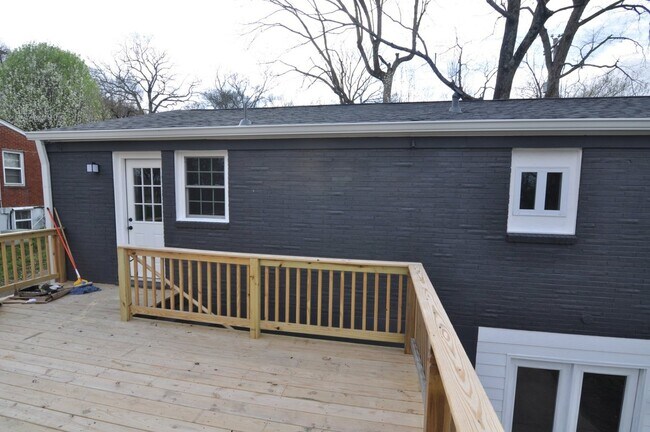 Building Photo - 820 Patricia Dr