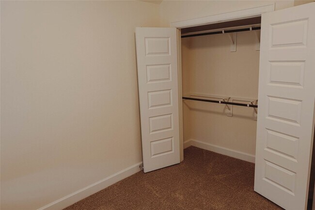 Building Photo - 3352 Vine Ter Trce