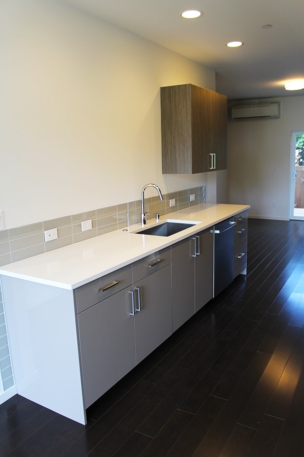Building Photo - CROWN HILL TOWNHOME W HIGH END FINISHES & ...