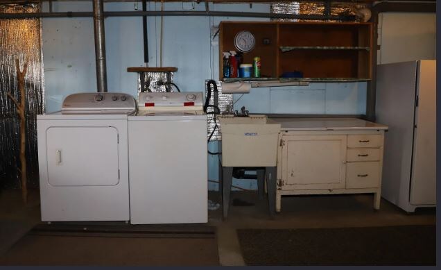 Building Photo - 298 Sweet Pond Rd