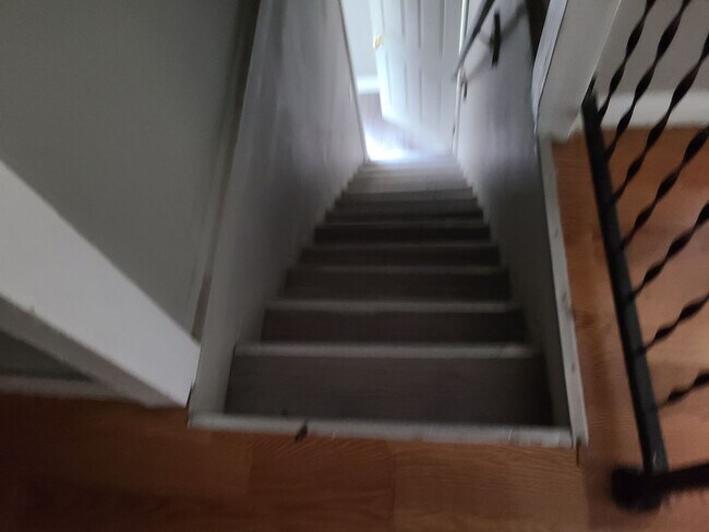 Building Photo - 2 bed 2 bath with bonus areas!
