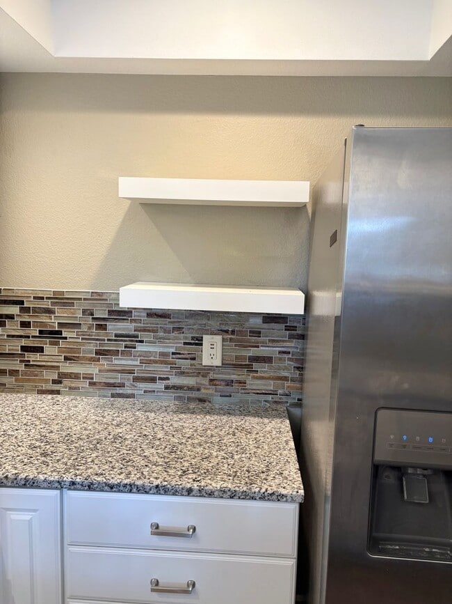 Building Photo - SPECIAL*** 1/2 OFF THE 2nd Months Rent - Q...