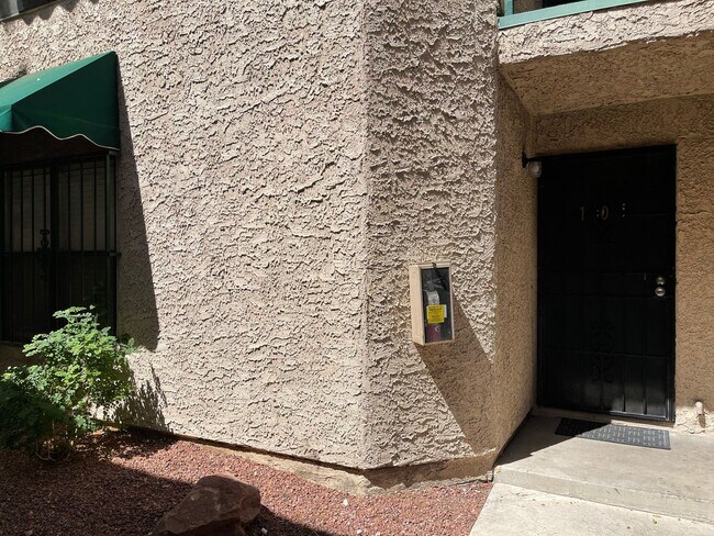 Building Photo - Stylish Condo Near the Strip & Convention Center!