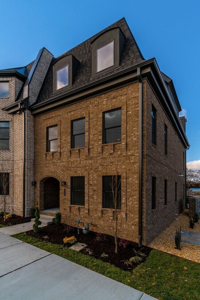 Building Photo - Experience the best of urban living in this stunning 3BR/3.5BA home in the highly sought-after Ge...