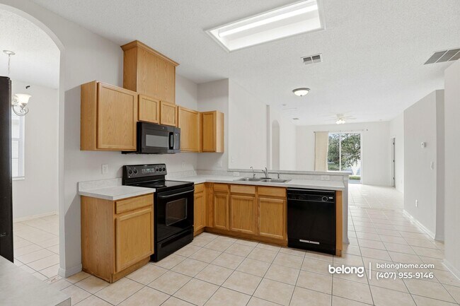 Building Photo - 1220 Cathcart Cir