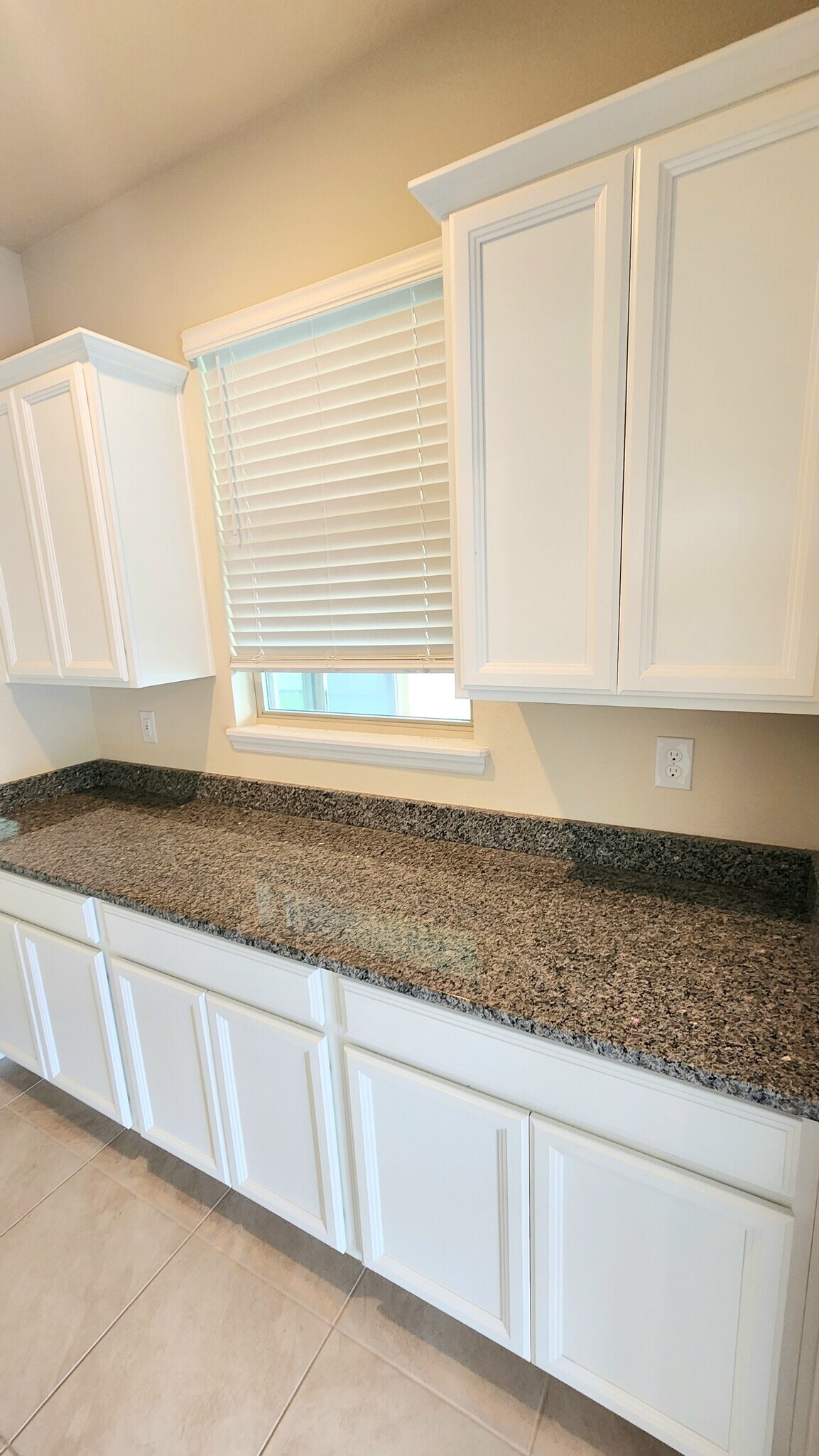 Building Photo - 16749 Harper Cove Dr