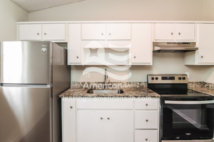 Building Photo - 2879 Doyle Ave