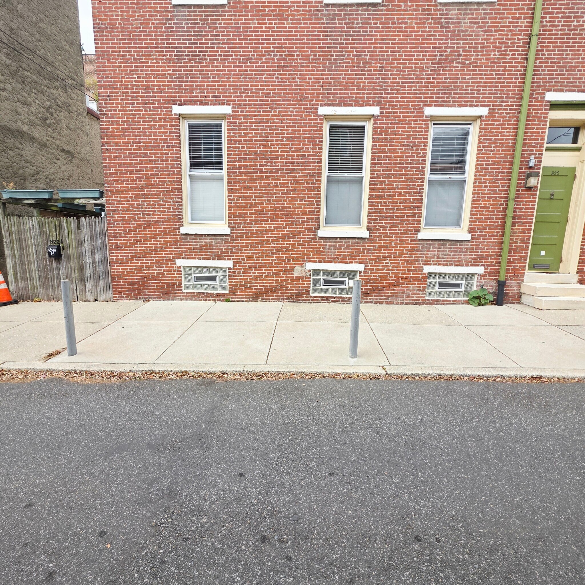 Building Photo - 322 W George St