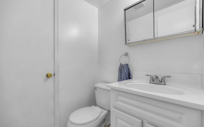 Building Photo - 1025 Dool Ct