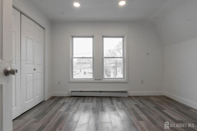 Building Photo - 410 Chadwick Ave