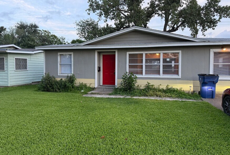 Primary Photo - 1525 Wayside Dr