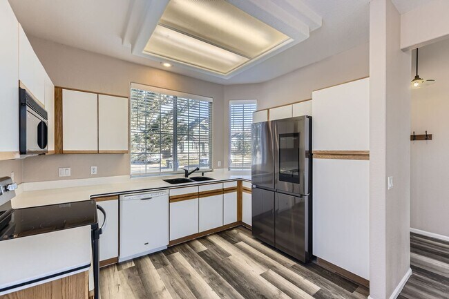 Building Photo - Spacious 4 Bed/ 3 Bath Home with Finished Basement