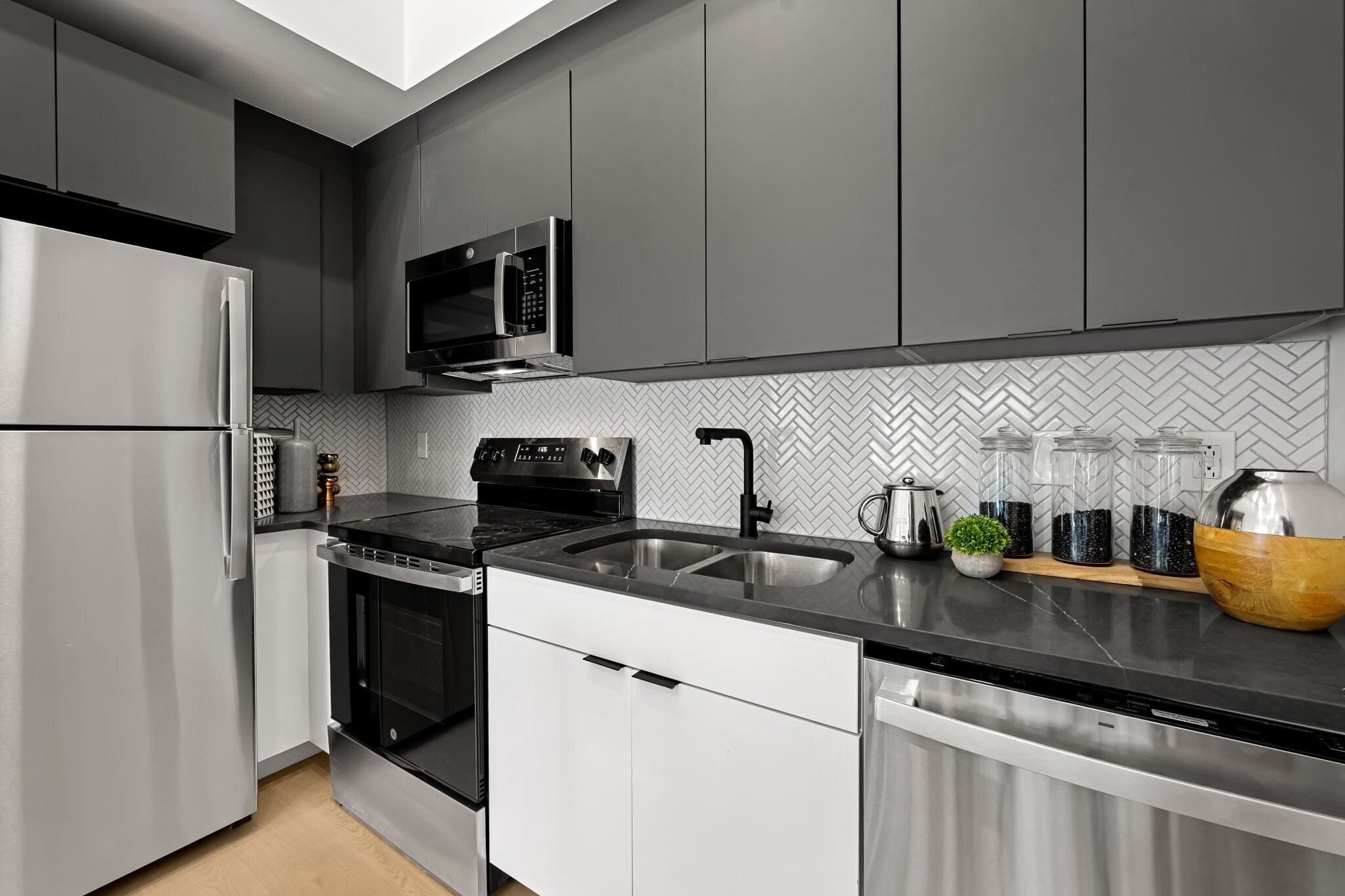 Building Photo - 600 N Howard St