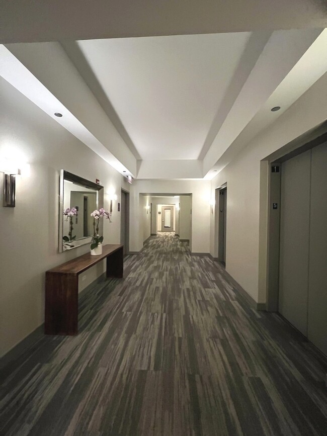 Building Photo - 1201 S Prairie Ave