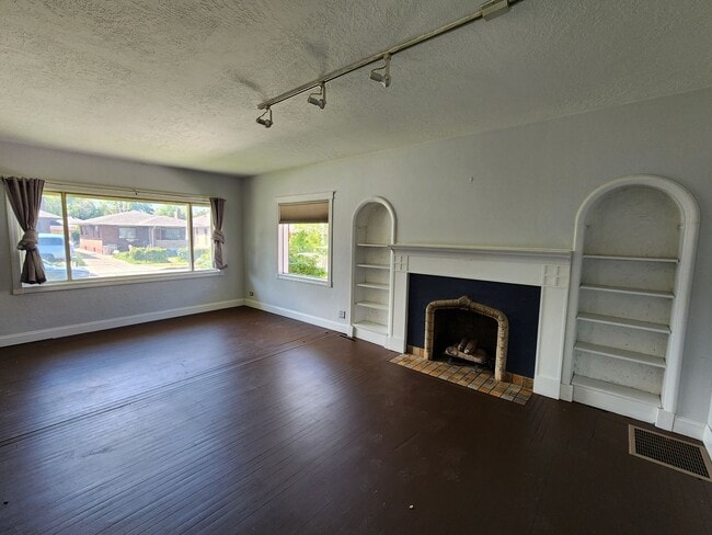 Building Photo - HONEY! Stop Scrolling! - FABULOUS!!!! Downtown SLC 3 bd house!