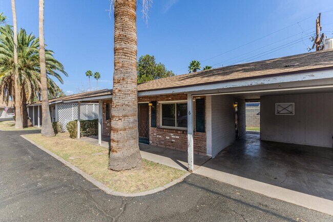 Building Photo - 524 W Fairway Dr