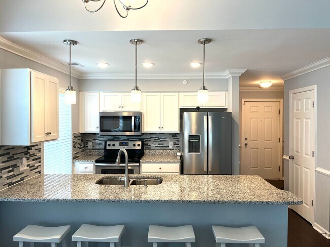 Building Photo - Remodeled 2 Bedroom, 2 Bath Furnished Cond...