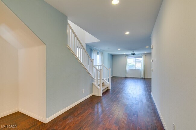 Building Photo - 10465 Saddle Mountain St