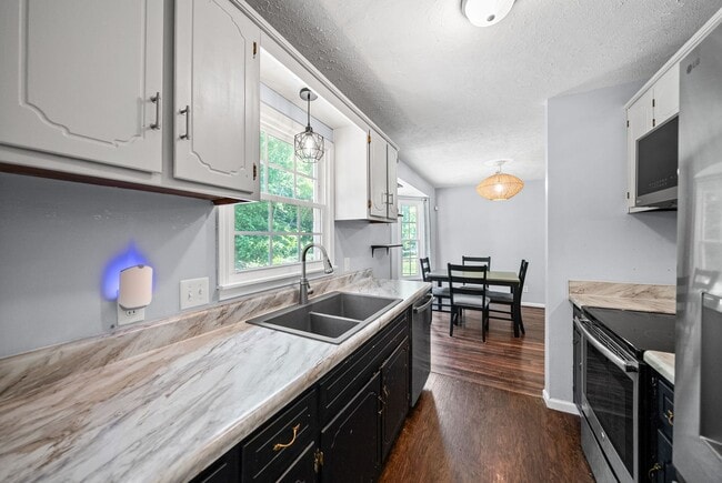 Building Photo - 750 Carmack Ct