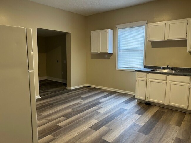 Building Photo - 820-822 HUFFMAN