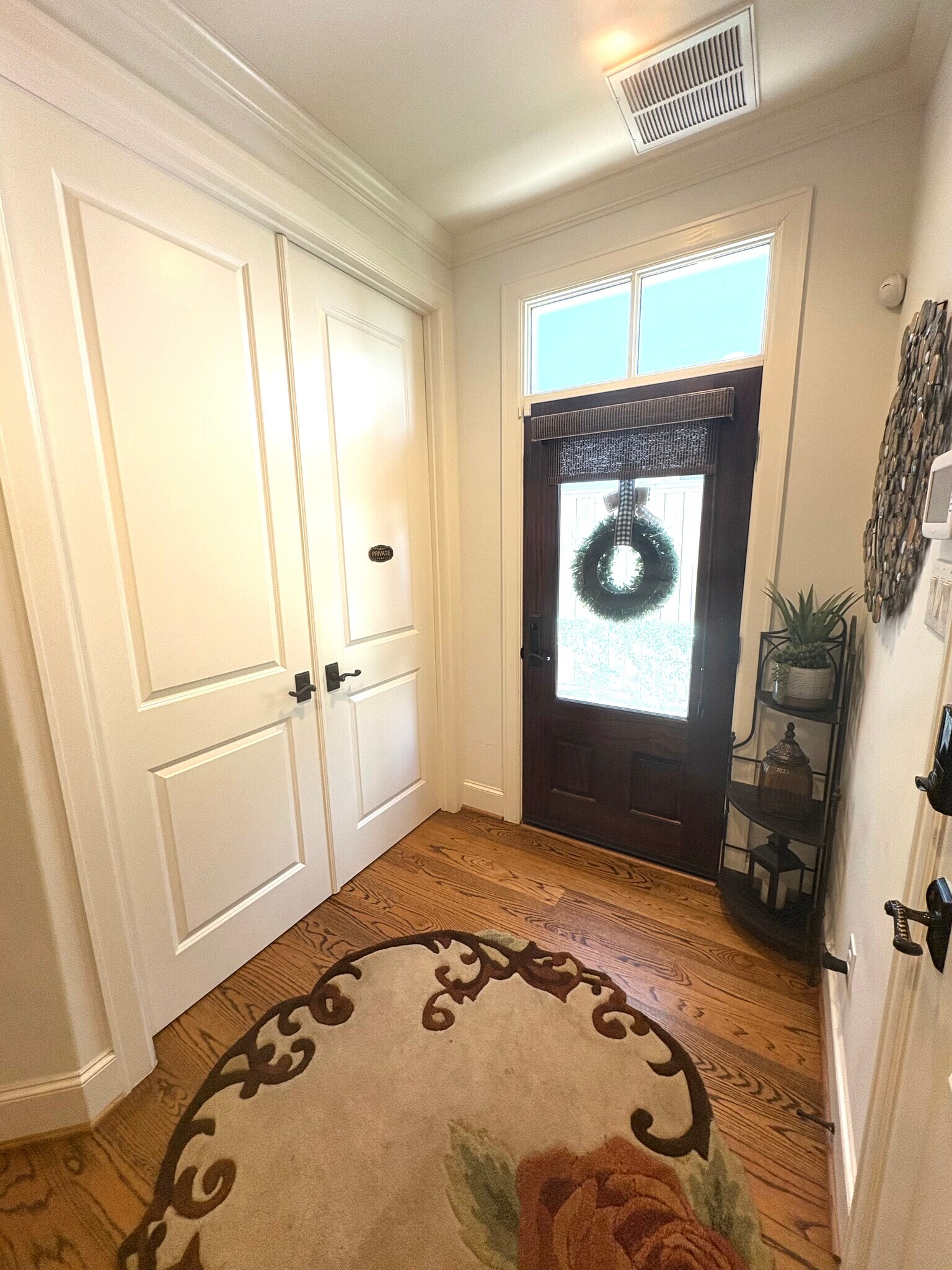 Foyer and private bedroom entrance (on left) - 15927 Morgan St