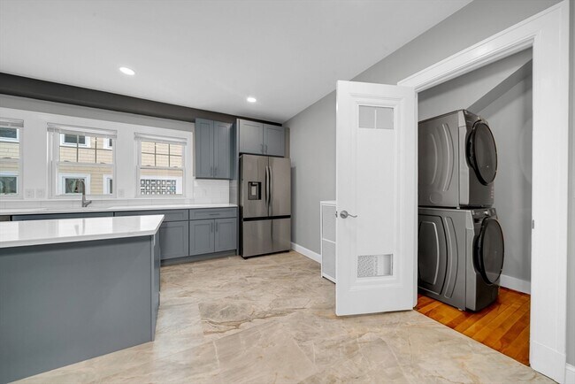 Building Photo - 26 Richardson Ave