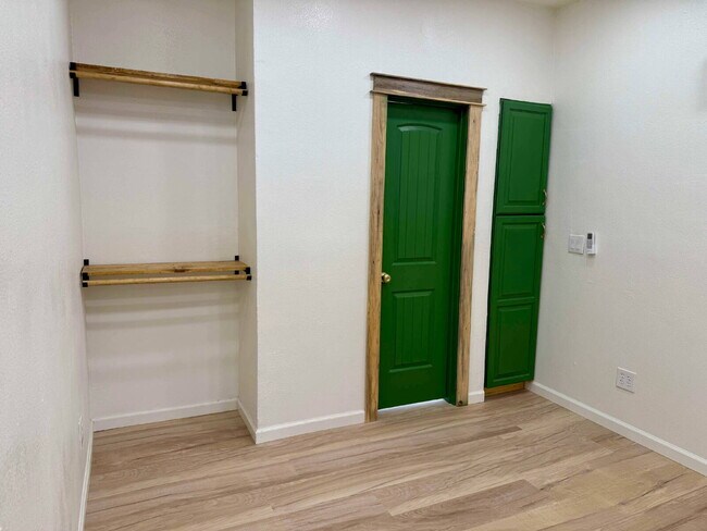 Building Photo - "Charming 1-Bedroom Retreat in Mountain Home – Your Cozy Haven Awaits!"