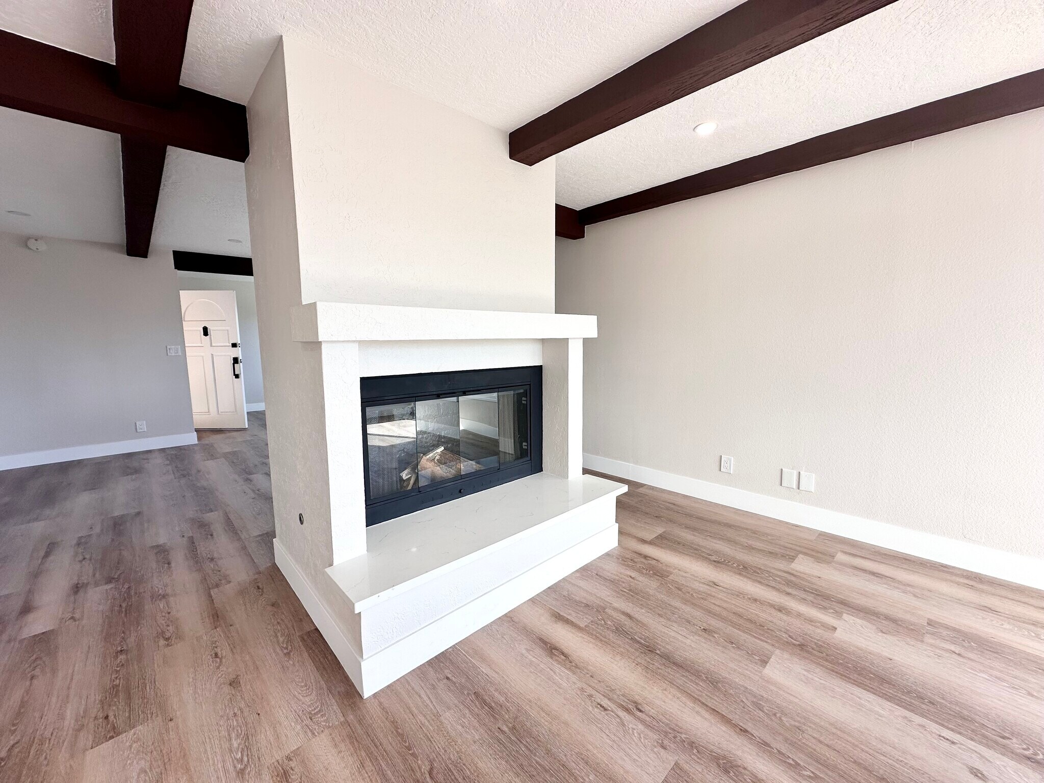 Building Photo - 770 W 2nd St