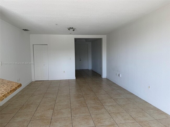 Building Photo - 107 Mendoza Ave