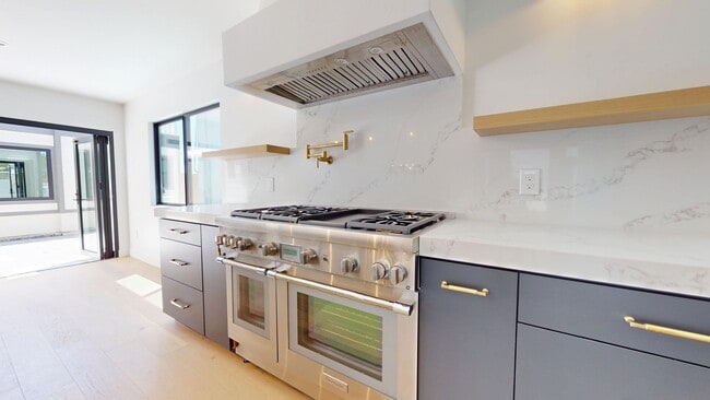 Building Photo - Gorgeous Fully Remodeled 5 Bedroom Home wi...