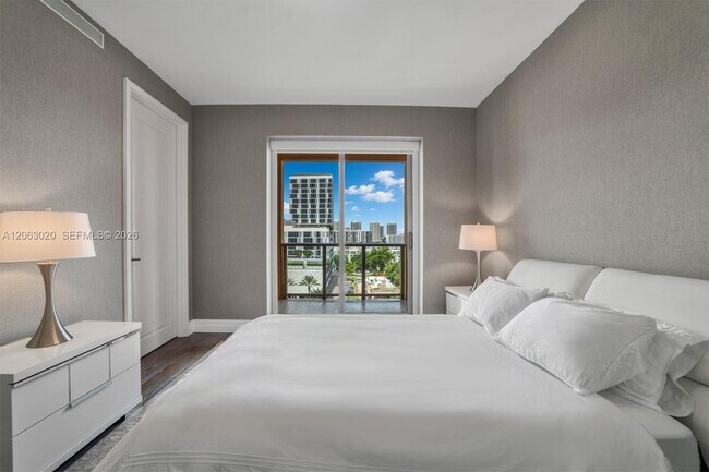 Building Photo - 17749 Collins Ave