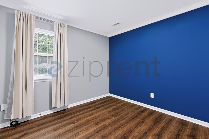 Building Photo - Unit