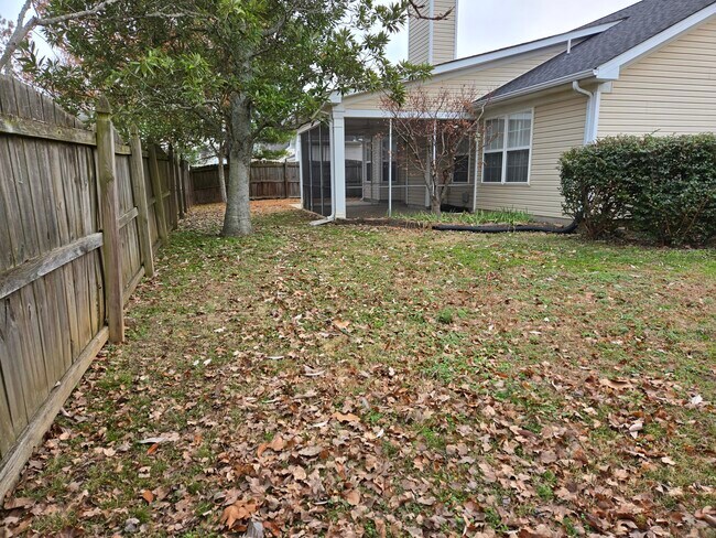 Building Photo - 817 Maricopa Dr