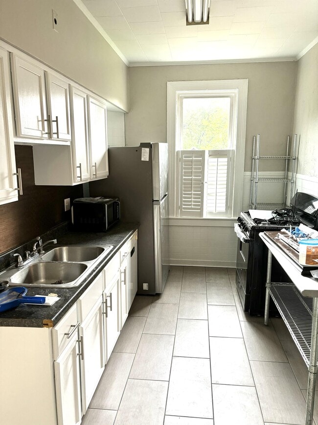 Primary Photo - 416 S Urania Ave
