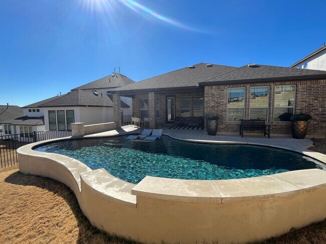 Building Photo - Beautiful 4/3 WITH PRIVATE POOL in Travisso