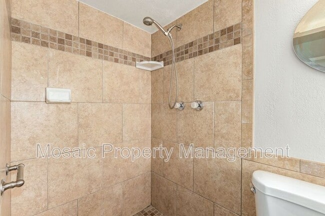 Building Photo - 353 E Thomas Rd