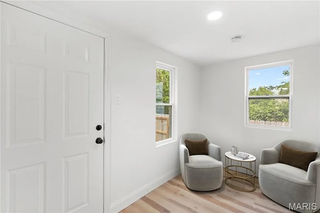 Building Photo - Totally Renovated & Totally Adorable - Sec...