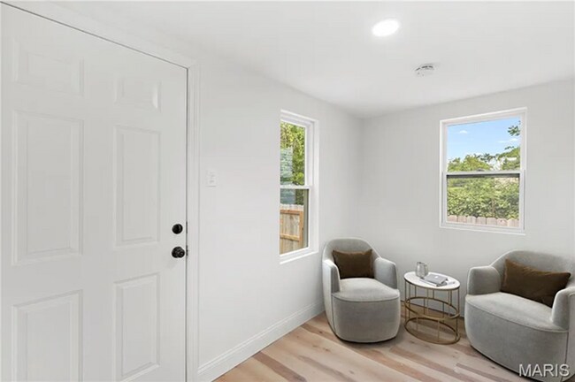 Building Photo - Totally Renovated & Totally Adorable