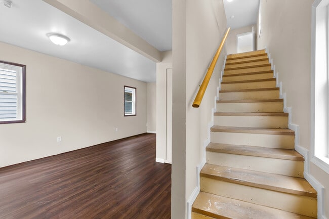 Building Photo - 708 2nd Ave