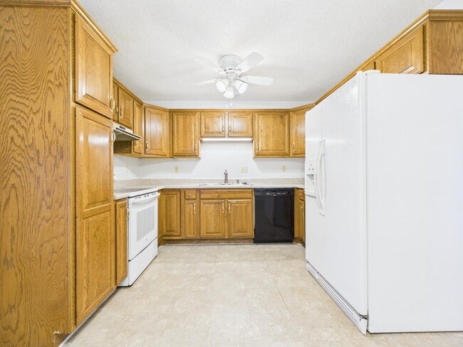 Building Photo - 904 S Cloudas Ave