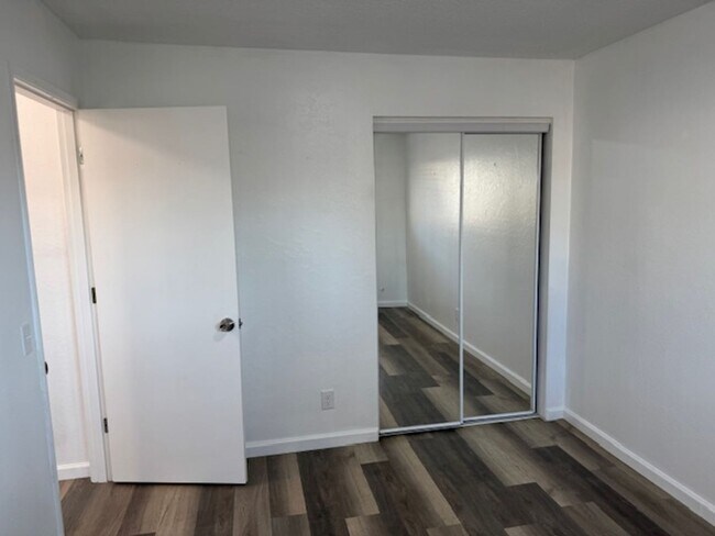 Building Photo - 624 Berrydale Ave