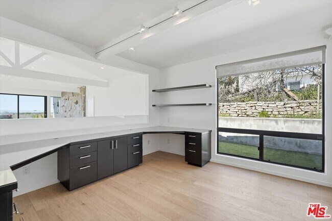 Building Photo - 18131 Kingsport Dr