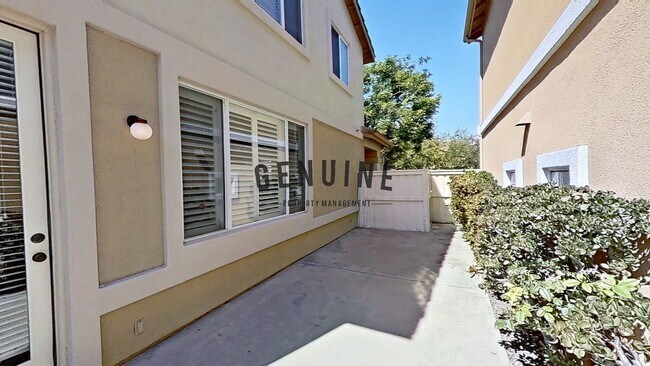 Building Photo - Spacious 3Bd 2.5Ba Home w/Den