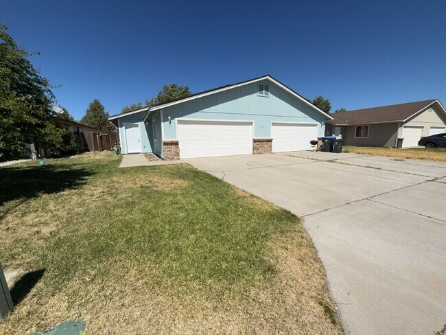 Building Photo - 155 Derek Dr