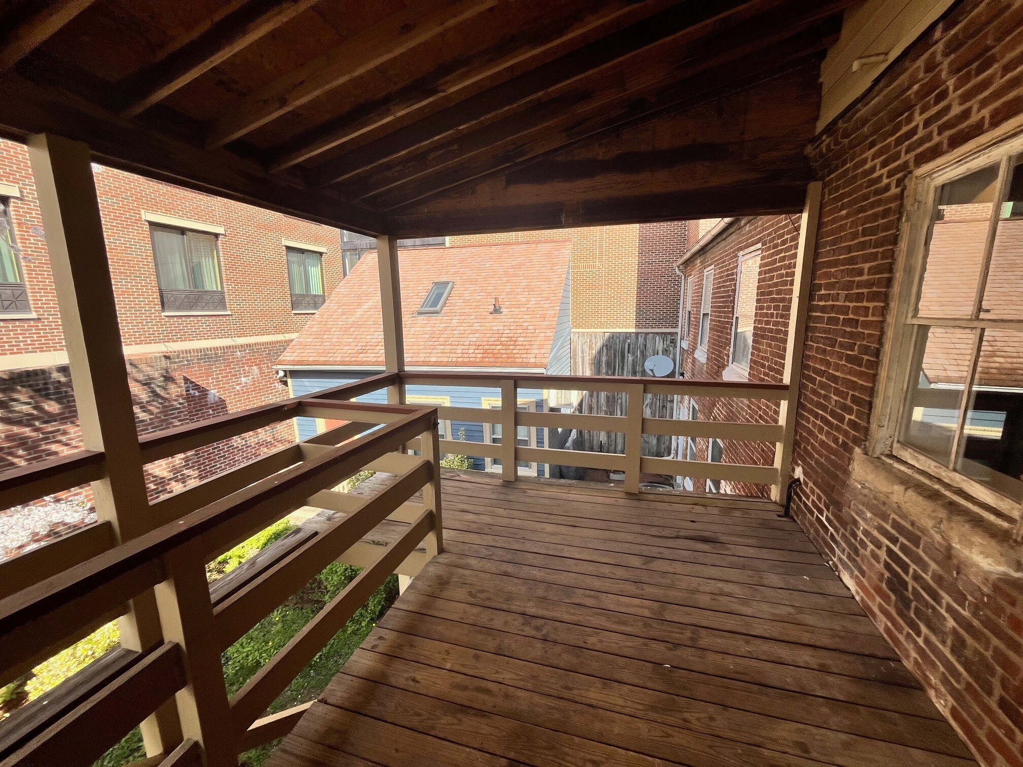 Building Photo - 612 Caroline St