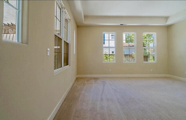 Building Photo - 2520 Club Dr