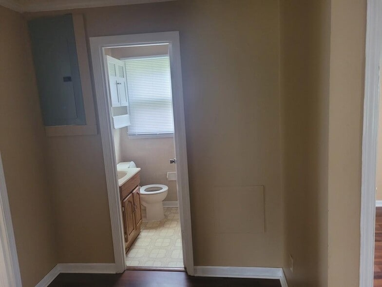 Hall: Connects Kitchen, Living Room, Bedrooms and Bathrooms. - 703 McArthur Blvd