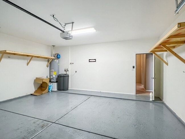 Building Photo - Modern 3 Bed 2 Bath Home - Pet Friendly!